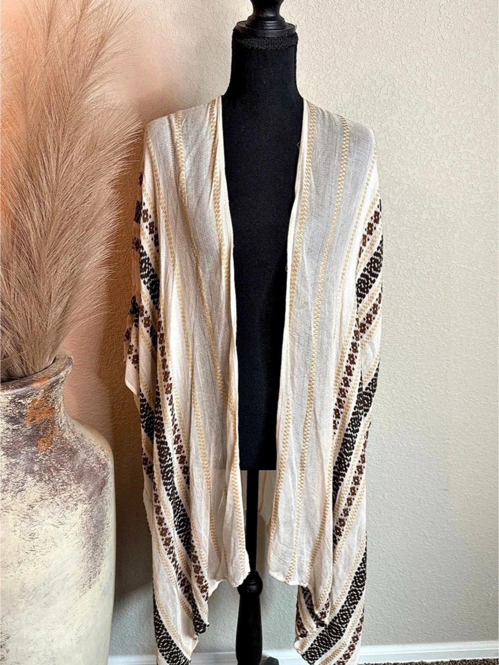 Time and Tru Women's Geometric Open Front Cardigan Cream Like Ne